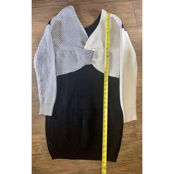 Juniors' Almost Famous Long Sleeve Double V Twisted Back Colorblock Mini Dress - Picture 2 of 6